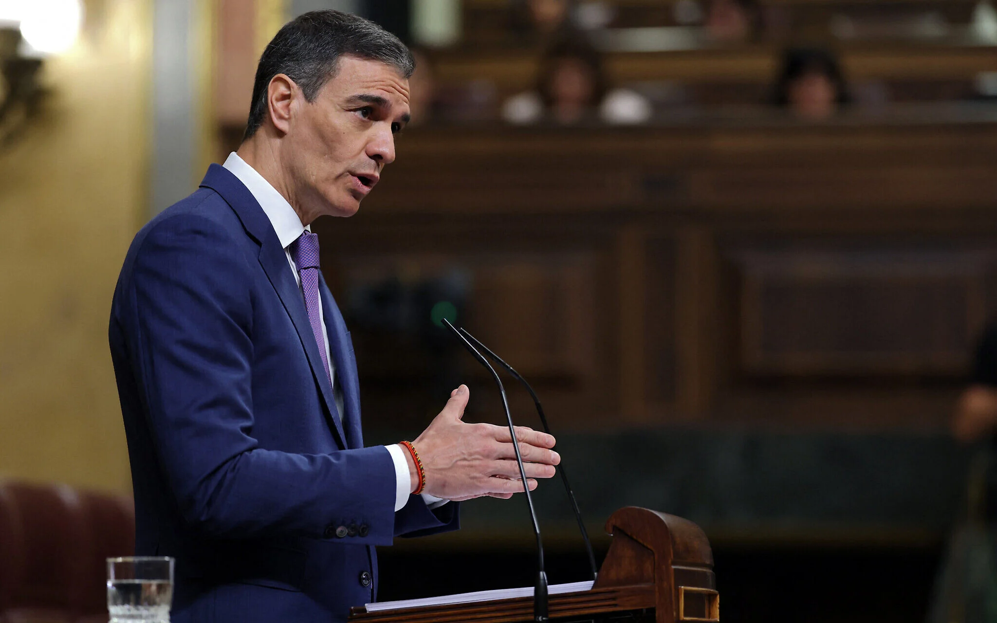 Premier Hiszpanii Pedro Sánchez wygłasza przemówienie w Kongresie Deputowanych Las Cortes w Madrycie. Zdjęcie: Thomas Coex/AFP