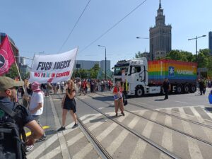 Parada Równości w Warszawie zablokowana przez protest antyizraelski (Zdjęcie: Facebook Solidarnie z Palestyną)