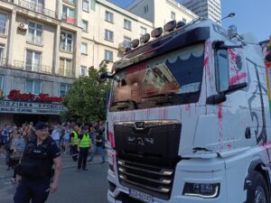 Parada Równości w Warszawie zablokowana przez protest antyizraelski (Zdjęcie: Facebook Solidarnie z Palestyną)