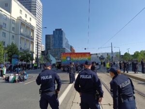 Parada Równości w Warszawie zablokowana przez protest antyizraelski (Zdjęcie: Facebook Solidarnie z Palestyną)