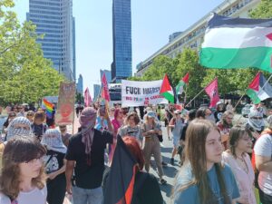 Parada Równości w Warszawie zablokowana przez protest antyizraelski (Zdjęcie: Facebook Solidarnie z Palestyną)