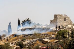 Żydowscy osadnicy podpalili kościół i atakują mieszkańców w Taybeh