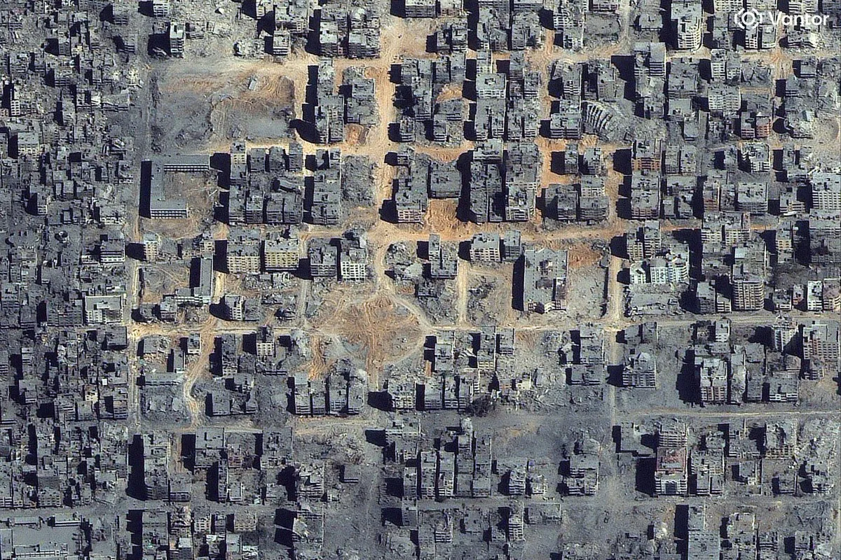 Ruiny Gaza City w północnej części Strefy Gazy — obszaru, który od dwóch lat jest jednym z najbardziej zniszczonych miejsc na świecie w wyniku izraelskich bombardowań. Zdjęcie satelitarne - 2025 Vantor / AFP